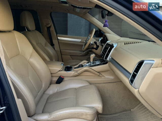 Синій Порше Cayenne, об'ємом двигуна 4.8 л та пробігом 134 тис. км за 17800 $, фото 8 на Automoto.ua