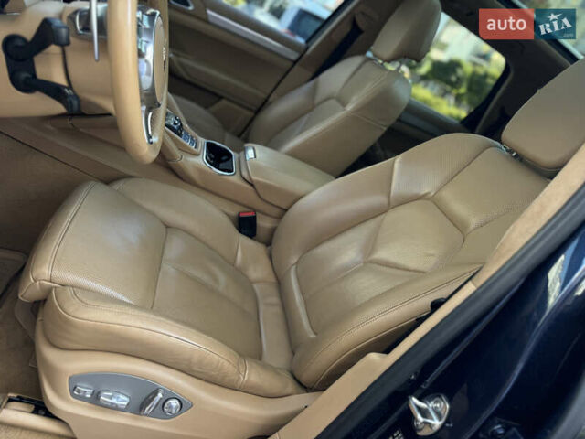 Синій Порше Cayenne, об'ємом двигуна 4.8 л та пробігом 134 тис. км за 17800 $, фото 21 на Automoto.ua