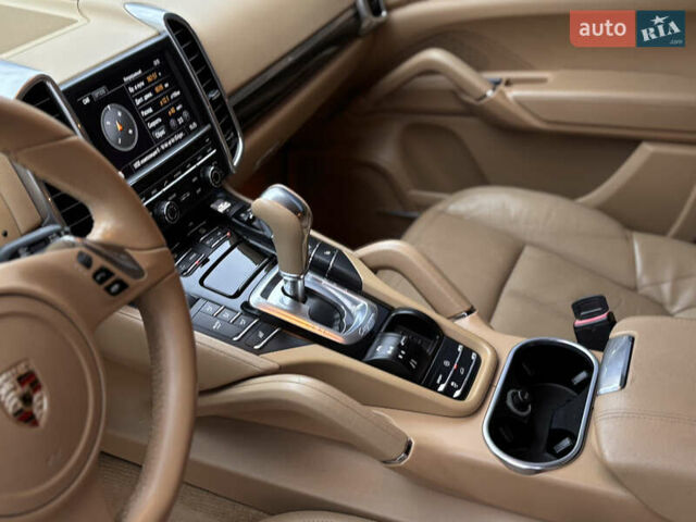 Синий Порше Каен, объемом двигателя 3.6 л и пробегом 250 тыс. км за 18800 $, фото 29 на Automoto.ua