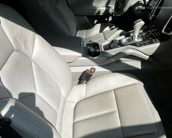 Синий Порше Каен, объемом двигателя 2.97 л и пробегом 169 тыс. км за 23999 $, фото 22 на Automoto.ua