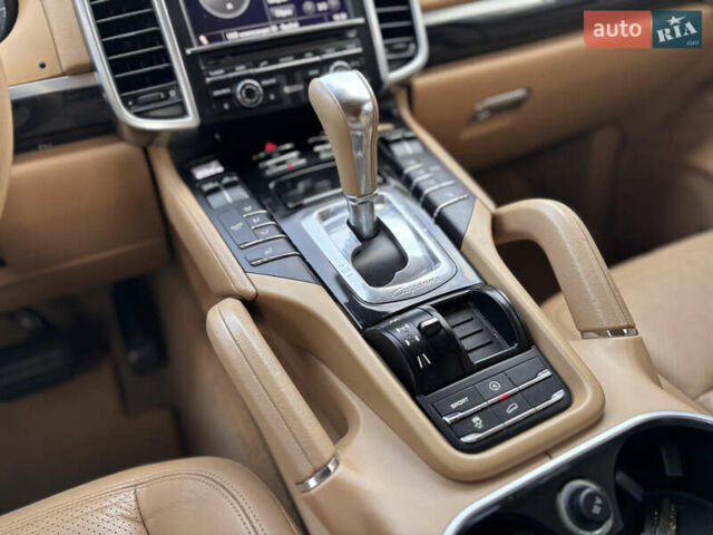 Синий Порше Каен, объемом двигателя 3.6 л и пробегом 250 тыс. км за 14800 $, фото 19 на Automoto.ua