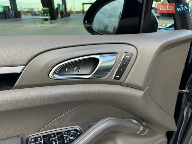 Синій Порше Cayenne, об'ємом двигуна 3 л та пробігом 153 тис. км за 34000 $, фото 21 на Automoto.ua