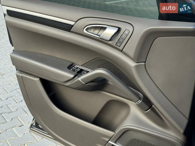 Синій Порше Cayenne, об'ємом двигуна 3 л та пробігом 153 тис. км за 34000 $, фото 20 на Automoto.ua