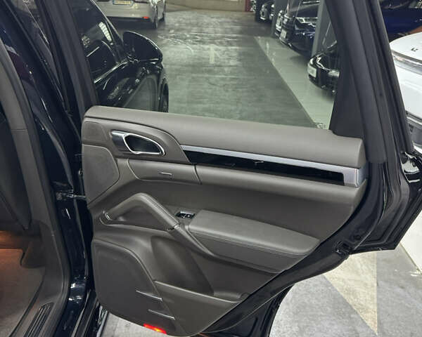 Синій Порше Cayenne, об'ємом двигуна 2.97 л та пробігом 152 тис. км за 35500 $, фото 25 на Automoto.ua