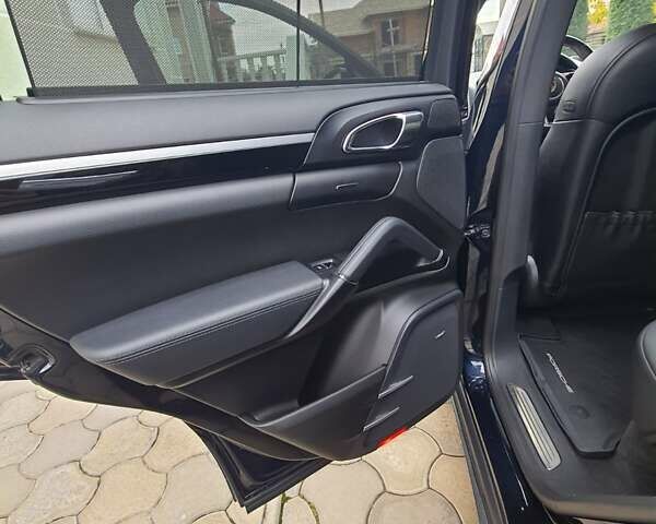 Синій Порше Cayenne, об'ємом двигуна 3 л та пробігом 134 тис. км за 37000 $, фото 26 на Automoto.ua