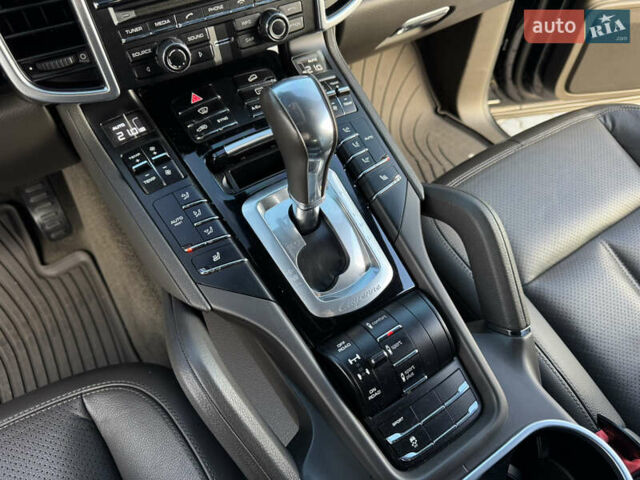 Синій Порше Cayenne, об'ємом двигуна 3 л та пробігом 153 тис. км за 34000 $, фото 31 на Automoto.ua