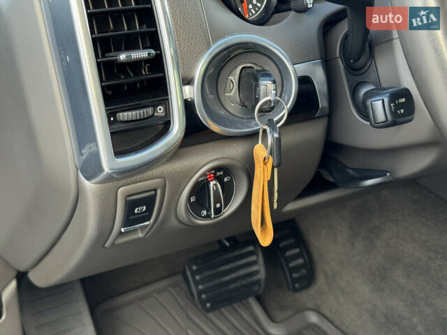 Синій Порше Cayenne, об'ємом двигуна 3 л та пробігом 153 тис. км за 34000 $, фото 23 на Automoto.ua