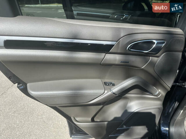 Синий Порше Каен, объемом двигателя 2.97 л и пробегом 151 тыс. км за 37700 $, фото 44 на Automoto.ua