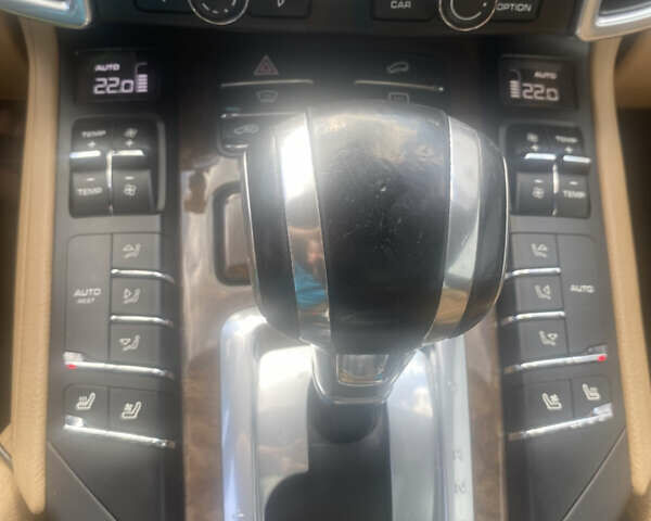 Порше Каен 2016 в Львове на Automoto.ua Синий Порше Каен, объемом двигателя 3 л и пробегом 132 тыс. км за 35500 $, фото 45 на Automoto.ua