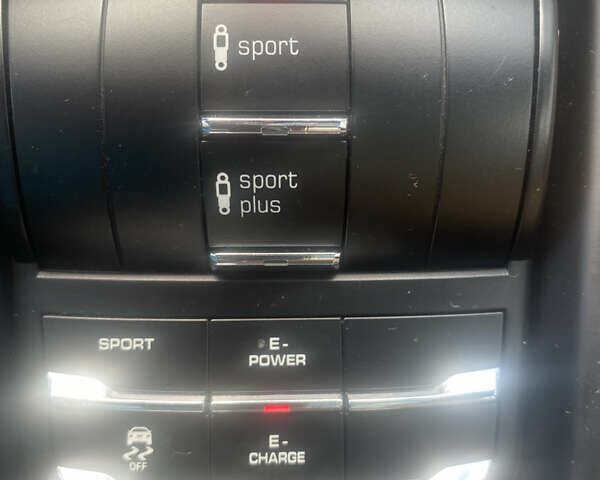 Порше Каен 2016 в Львове на Automoto.ua Синий Порше Каен, объемом двигателя 3 л и пробегом 132 тыс. км за 35500 $, фото 44 на Automoto.ua