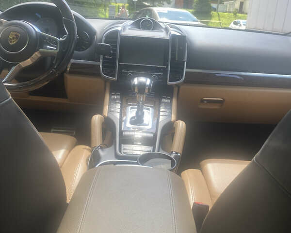 Порше Каен 2016 в Львове на Automoto.ua Синий Порше Каен, объемом двигателя 3 л и пробегом 132 тыс. км за 35500 $, фото 31 на Automoto.ua