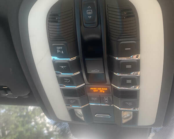 Порше Каен 2016 в Львове на Automoto.ua Синий Порше Каен, объемом двигателя 3 л и пробегом 132 тыс. км за 35500 $, фото 50 на Automoto.ua