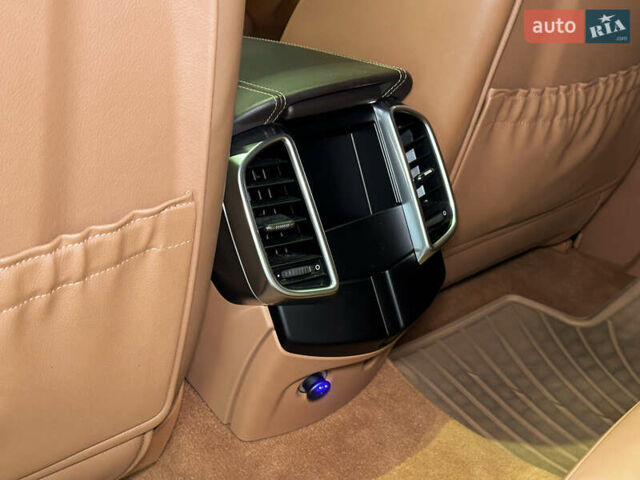 Синий Порше Каен, объемом двигателя 4.13 л и пробегом 188 тыс. км за 45000 $, фото 31 на Automoto.ua