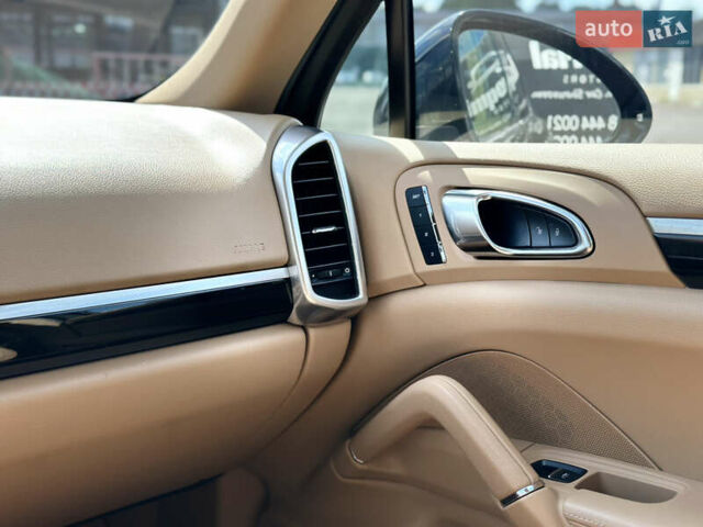 Синий Порше Каен, объемом двигателя 3 л и пробегом 133 тыс. км за 30000 $, фото 17 на Automoto.ua