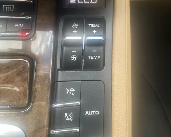 Порше Каен 2016 в Львове на Automoto.ua Синий Порше Каен, объемом двигателя 3 л и пробегом 132 тыс. км за 35500 $, фото 47 на Automoto.ua