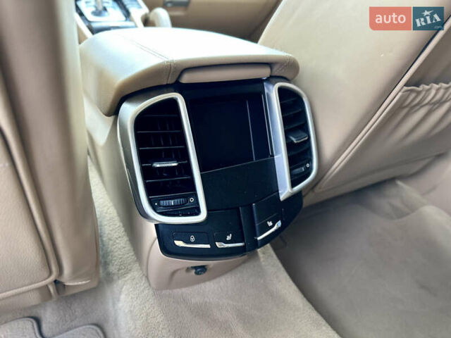 Синий Порше Каен, объемом двигателя 3 л и пробегом 133 тыс. км за 30000 $, фото 22 на Automoto.ua