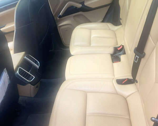 Порше Каен 2016 в Львове на Automoto.ua Синий Порше Каен, объемом двигателя 3 л и пробегом 132 тыс. км за 35500 $, фото 3 на Automoto.ua