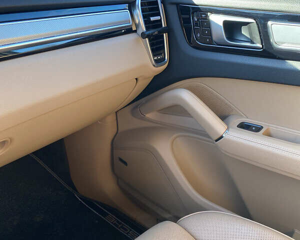 Синий Порше Каен, объемом двигателя 2.89 л и пробегом 96 тыс. км за 61500 $, фото 11 на Automoto.ua