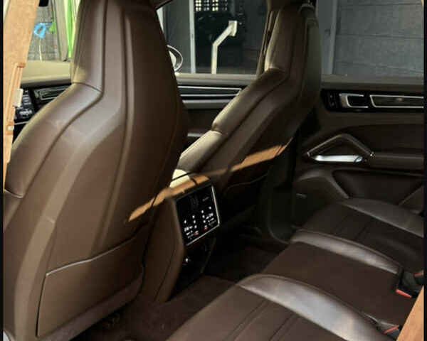 Синий Порше Каен, объемом двигателя 4 л и пробегом 112 тыс. км за 76000 $, фото 15 на Automoto.ua