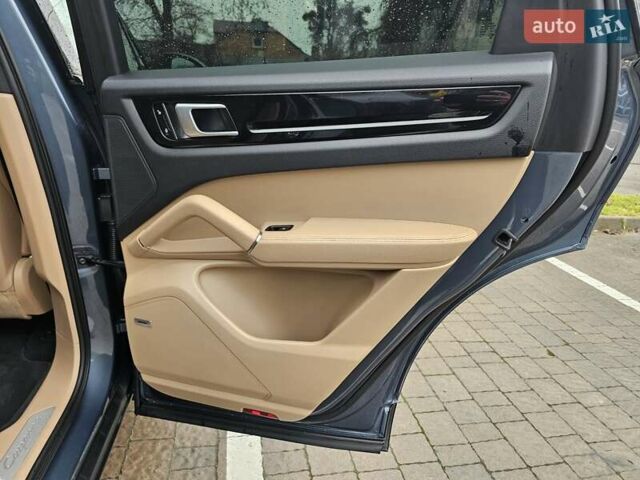 Синий Порше Каен, объемом двигателя 3 л и пробегом 100 тыс. км за 52999 $, фото 44 на Automoto.ua