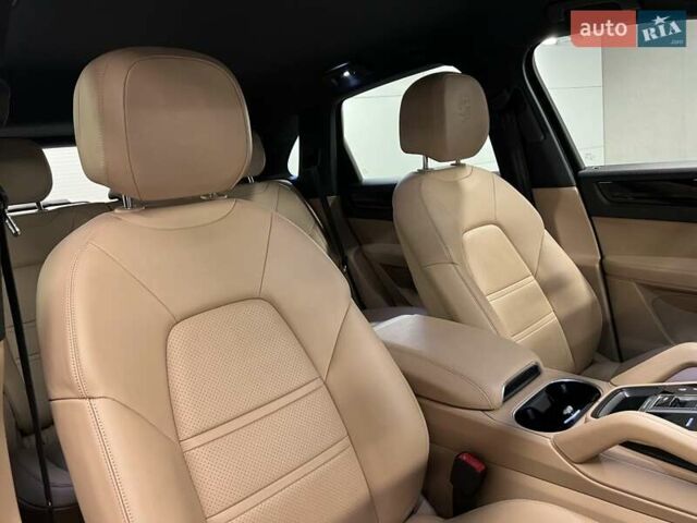 Синий Порше Каен, объемом двигателя 3 л и пробегом 78 тыс. км за 52314 $, фото 48 на Automoto.ua