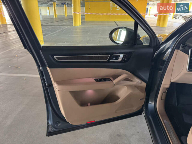 Порше Каен 2018 в Киеве на Automoto.ua Синий Порше Каен, объемом двигателя 3 л и пробегом 86 тыс. км за 51000 $, фото 11 на Automoto.ua