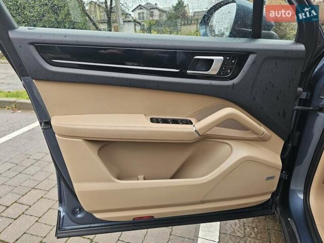 Синий Порше Каен, объемом двигателя 3 л и пробегом 100 тыс. км за 52999 $, фото 20 на Automoto.ua