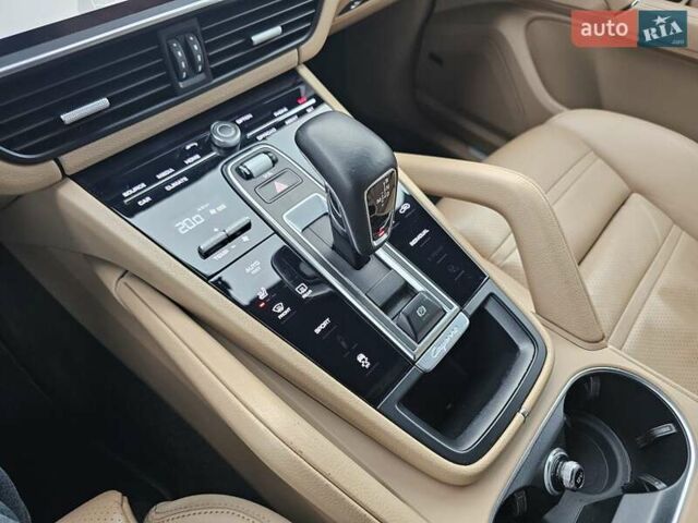 Синий Порше Каен, объемом двигателя 3 л и пробегом 100 тыс. км за 52999 $, фото 38 на Automoto.ua