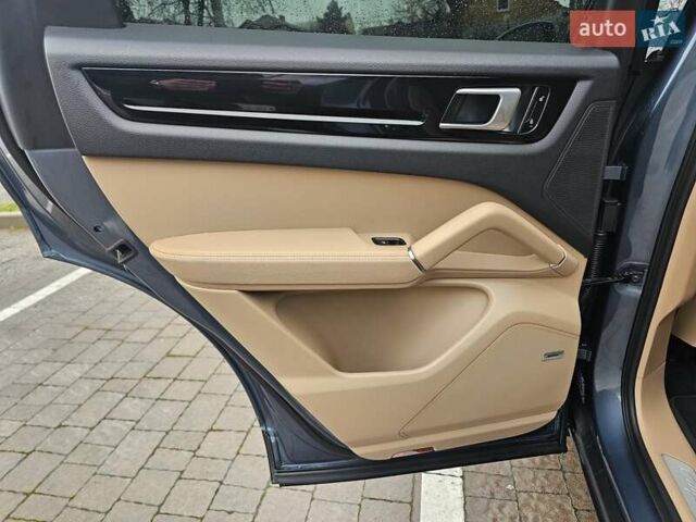 Синий Порше Каен, объемом двигателя 3 л и пробегом 100 тыс. км за 52999 $, фото 46 на Automoto.ua