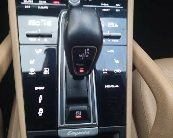 Синий Порше Каен, объемом двигателя 3 л и пробегом 170 тыс. км за 38500 $, фото 39 на Automoto.ua