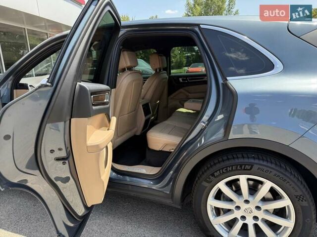 Синій Порше Cayenne, об'ємом двигуна 2.89 л та пробігом 101 тис. км за 57000 $, фото 9 на Automoto.ua