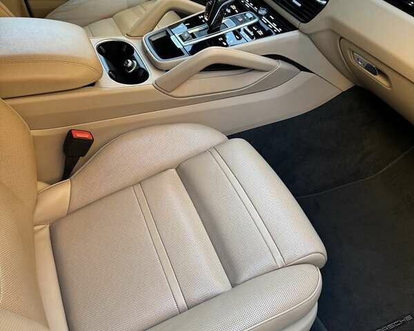 Порше Cayenne 2018 у Києві на Automoto.ua Синій Порше Cayenne, об'ємом двигуна 2.89 л та пробігом 130 тис. км за 58825 $, фото 9 на Automoto.ua