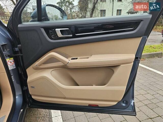 Синий Порше Каен, объемом двигателя 3 л и пробегом 100 тыс. км за 52999 $, фото 39 на Automoto.ua