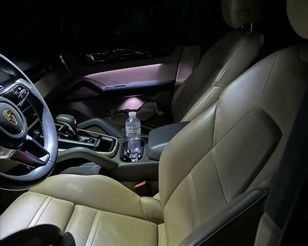 Синий Порше Каен, объемом двигателя 3 л и пробегом 69 тыс. км за 62500 $, фото 13 на Automoto.ua