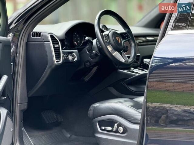 Порше Каен 2018 в Киеве на Automoto.ua Синий Порше Каен, объемом двигателя 3 л и пробегом 55 тыс. км за 53000 $, фото 37 на Automoto.ua