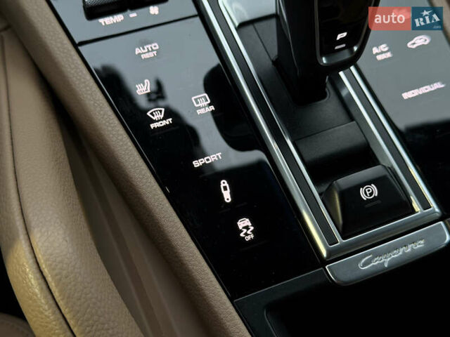 Синий Порше Каен, объемом двигателя 3 л и пробегом 137 тыс. км за 54000 $, фото 20 на Automoto.ua