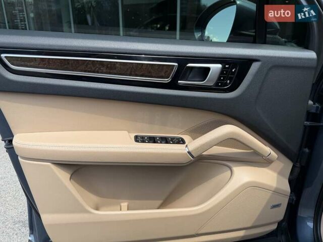 Синій Порше Cayenne, об'ємом двигуна 2.89 л та пробігом 101 тис. км за 57000 $, фото 24 на Automoto.ua