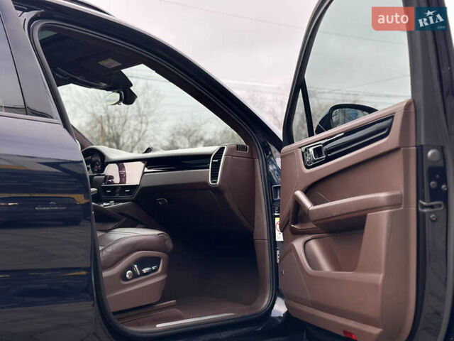 Синий Порше Каен, объемом двигателя 2.89 л и пробегом 63 тыс. км за 66500 $, фото 16 на Automoto.ua