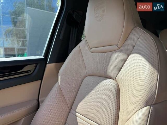 Синий Порше Каен, объемом двигателя 3 л и пробегом 46 тыс. км за 65000 $, фото 62 на Automoto.ua