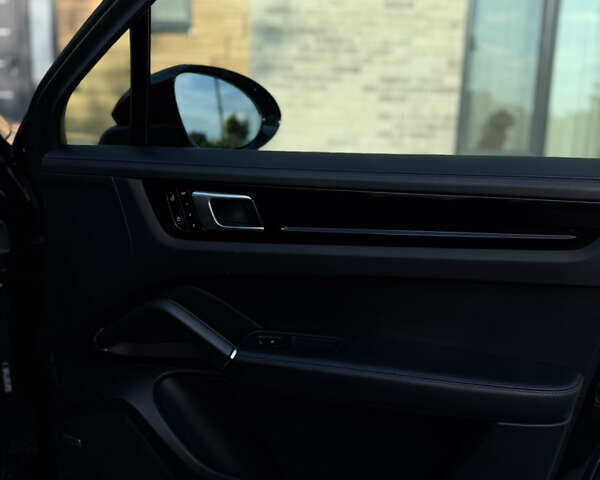 Синій Порше Cayenne, об'ємом двигуна 3 л та пробігом 100 тис. км за 64999 $, фото 32 на Automoto.ua