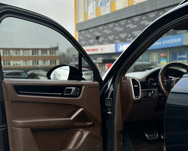 Синий Порше Каен, объемом двигателя 2.89 л и пробегом 63 тыс. км за 66500 $, фото 7 на Automoto.ua