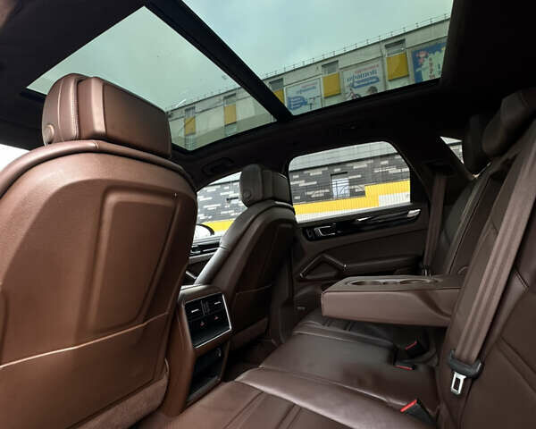 Синий Порше Каен, объемом двигателя 2.89 л и пробегом 63 тыс. км за 66500 $, фото 11 на Automoto.ua