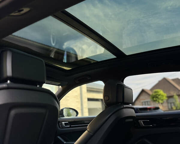 Синій Порше Cayenne, об'ємом двигуна 3 л та пробігом 100 тис. км за 64999 $, фото 25 на Automoto.ua