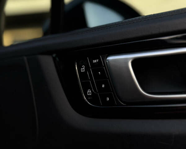 Синій Порше Cayenne, об'ємом двигуна 3 л та пробігом 100 тис. км за 64999 $, фото 33 на Automoto.ua