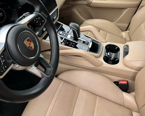 Синий Порше Каен, объемом двигателя 3 л и пробегом 95 тыс. км за 59000 $, фото 26 на Automoto.ua