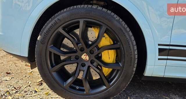 Синий Порше Каен, объемом двигателя 4 л и пробегом 51 тыс. км за 150000 $, фото 3 на Automoto.ua