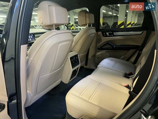 Синій Порше Cayenne, об'ємом двигуна 3 л та пробігом 45 тис. км за 78756 $, фото 42 на Automoto.ua