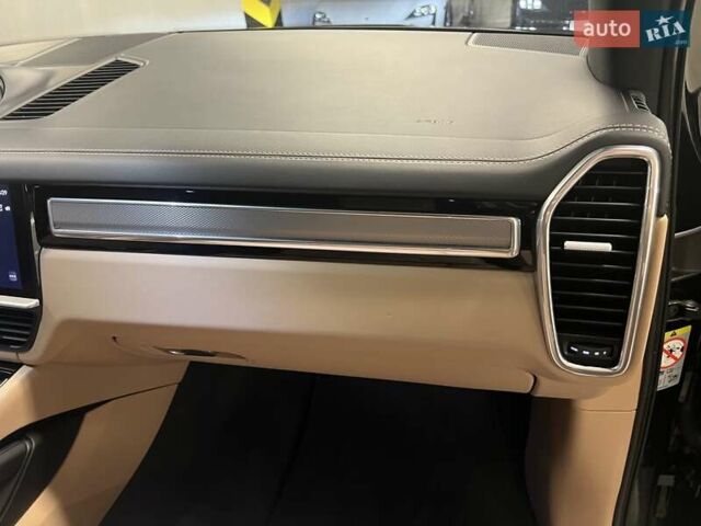 Синій Порше Cayenne, об'ємом двигуна 3 л та пробігом 45 тис. км за 78756 $, фото 46 на Automoto.ua