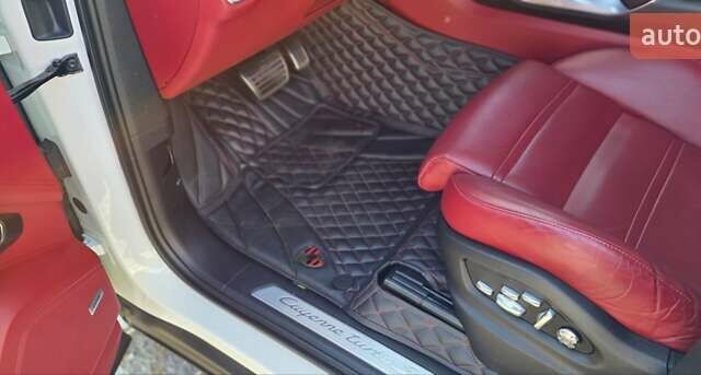 Синий Порше Каен, объемом двигателя 4 л и пробегом 51 тыс. км за 150000 $, фото 11 на Automoto.ua