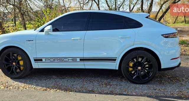 Синий Порше Каен, объемом двигателя 4 л и пробегом 51 тыс. км за 150000 $, фото 5 на Automoto.ua